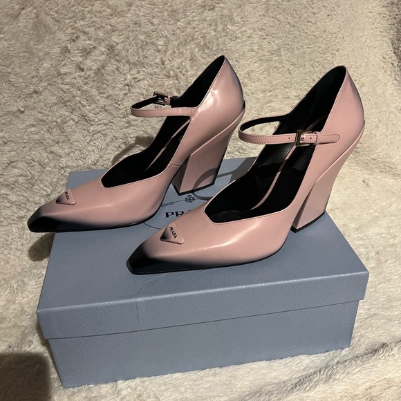 NIB Prada Logo Toe Mary Jane Pump - Picture 4 of 16